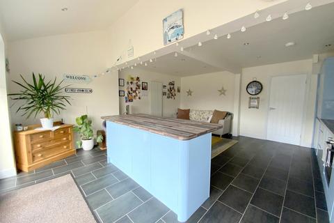 25 Cherry Tree Crescent, Grimsby, DN34 4JY