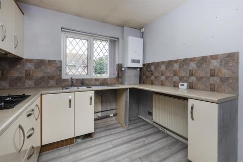 2 bedroom flat for sale, Lakeside Court, Huddersfield HD3