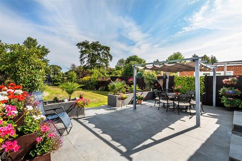 27 Cannonside, Fetcham, Leatherhead, KT22 9LE