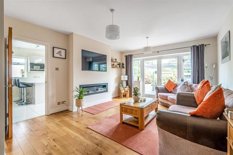 27 Cannonside, Fetcham, Leatherhead, KT22 9LE