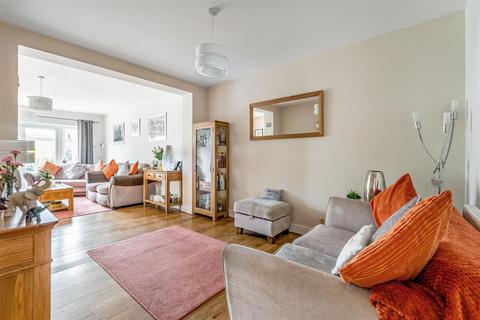 27 Cannonside, Fetcham, Leatherhead, KT22 9LE