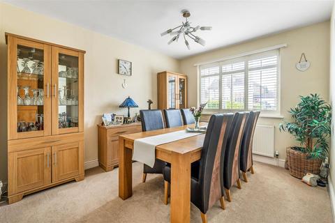 27 Cannonside, Fetcham, Leatherhead, KT22 9LE