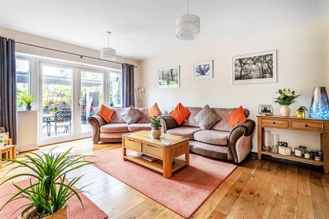 27 Cannonside, Fetcham, Leatherhead, KT22 9LE