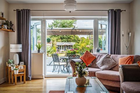 27 Cannonside, Fetcham, Leatherhead, KT22 9LE