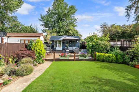 27 Cannonside, Fetcham, Leatherhead, KT22 9LE