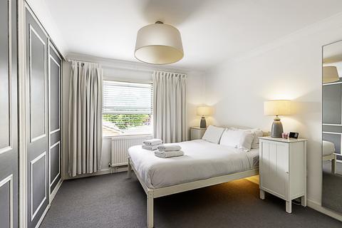 1 bedroom flat to rent, Collinson Walk, London SE1