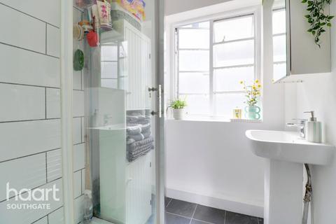 2 bedroom apartment for sale, London Road, Enfield