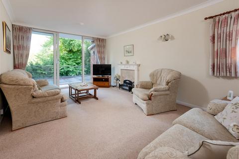 2 bedroom apartment for sale, Manor Court, Leamington Spa