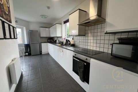 1 bedroom in a house share to rent, Sherborne Close, SLOUGH SL3