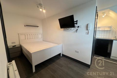 1 bedroom in a house share to rent, Sherborne Close, SLOUGH SL3