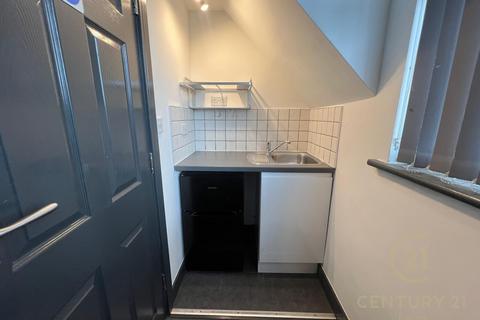 1 bedroom in a house share to rent, Sherborne Close, SLOUGH SL3