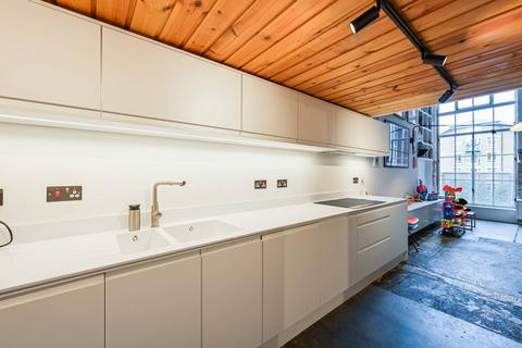 2 bedroom flat to rent, Fairfield Road, London E3