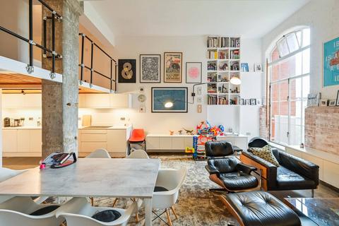 2 bedroom flat to rent, Fairfield Road, London E3