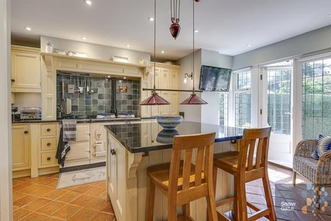 4 bedroom detached house for sale, New Mill Road, Holmfirth HD9