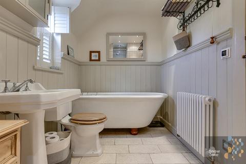 4 bedroom detached house for sale, New Mill Road, Holmfirth HD9