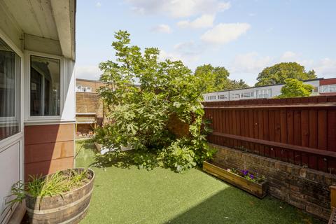2 bedroom apartment for sale, Farnham Gardens, Raynes Park SW20