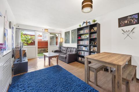 2 bedroom apartment for sale, Farnham Gardens, Raynes Park SW20