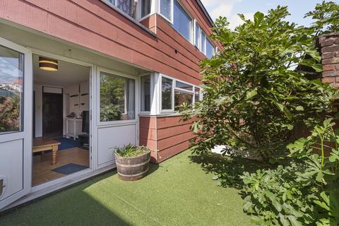 2 bedroom apartment for sale, Farnham Gardens, Raynes Park SW20
