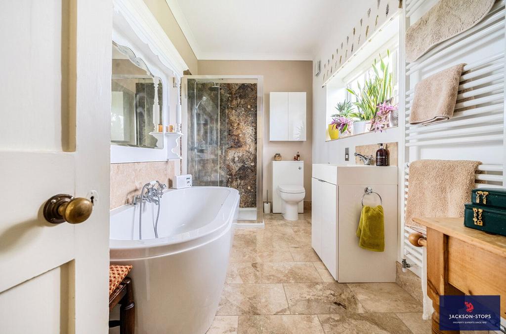 Family Bathroom A