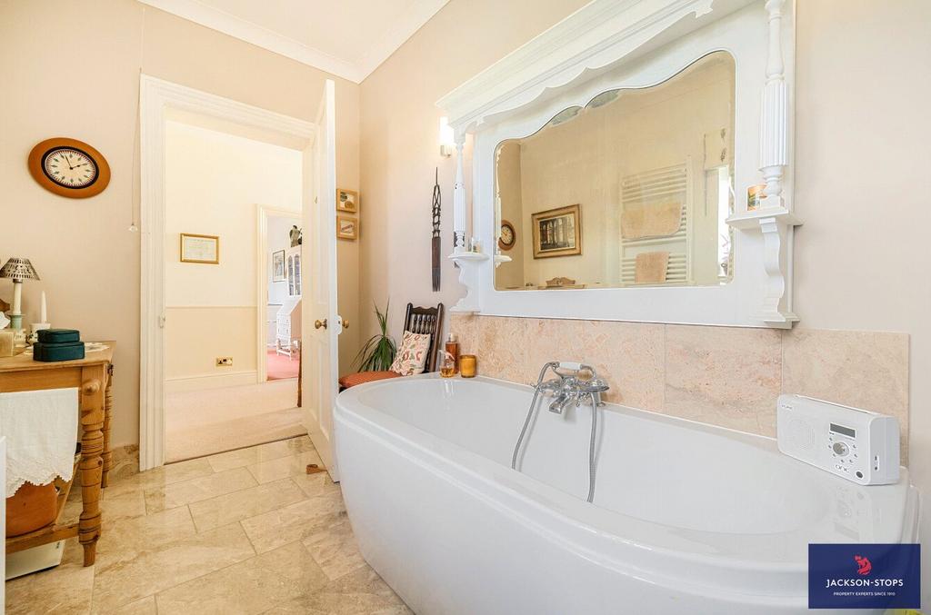 Family Bathroom B