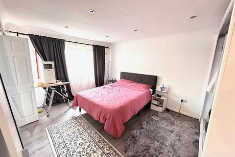 undefined, Newcourt, Uxbridge