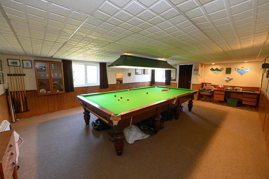 Outbuilding pic 2.jpg