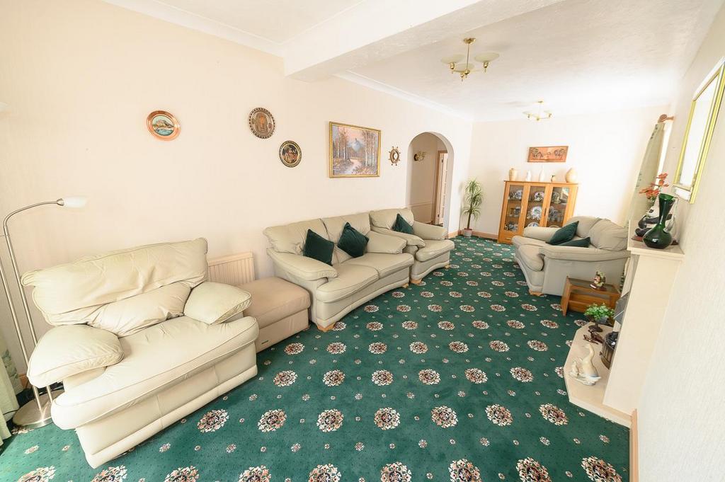 Living room pic 2.jpg