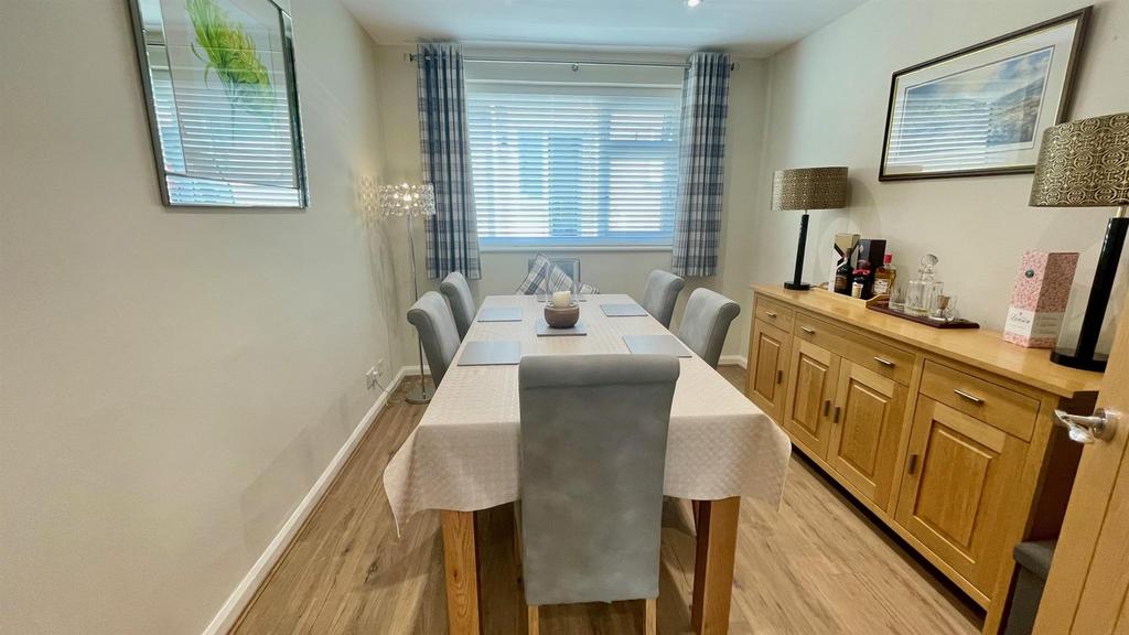 Dining room/bedroom 3