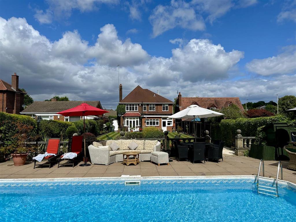 Manor Way Halesowen Garden 1.jpg