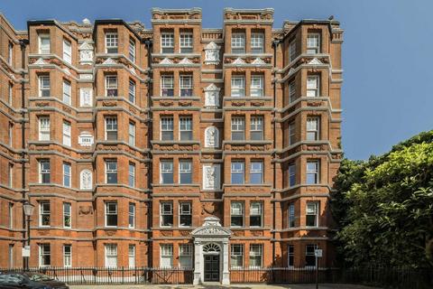 Cheyne Walk, London SW3
