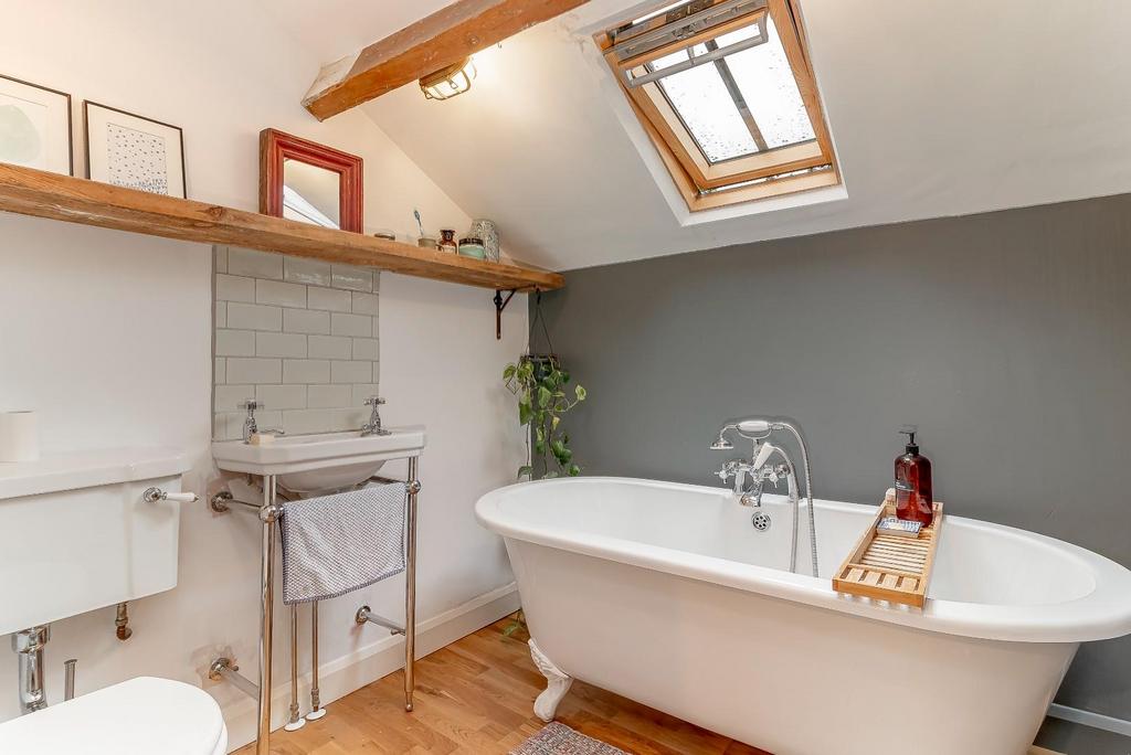 Master Bedroom Ensuite.jpg