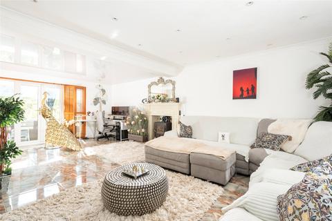 4 bedroom detached house for sale, Harborough Road North, Kingsthorpe, Northamtponshire, NN2