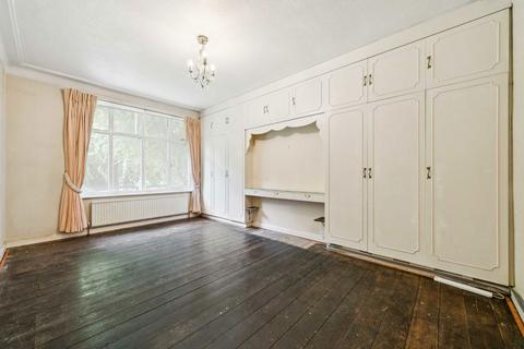 1 Lismore, London, SW19 7AZ