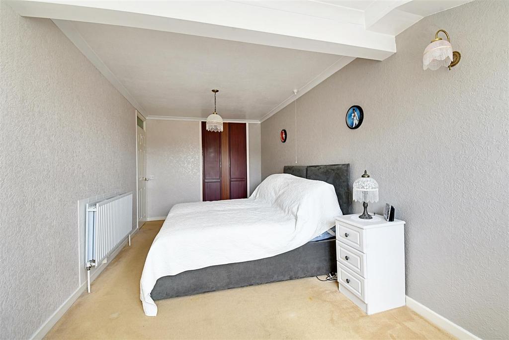 Bedroom 1 2.jpg