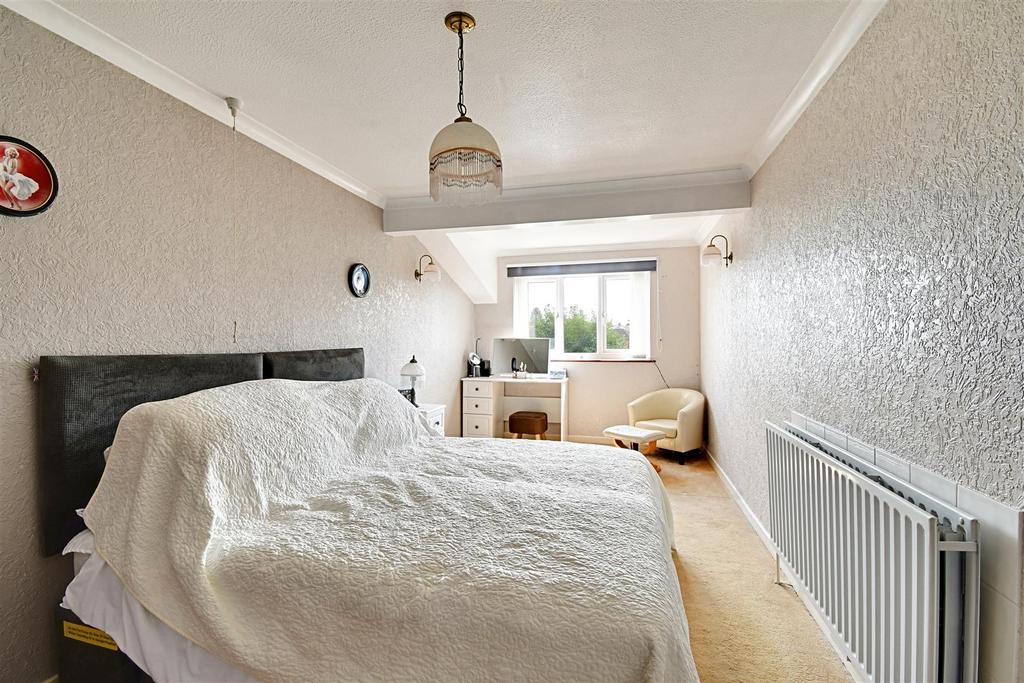 Bedroom 1 1.jpg