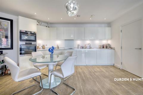 1 bedroom apartment for sale, Gubbins Lane, Harold Wood, RM3