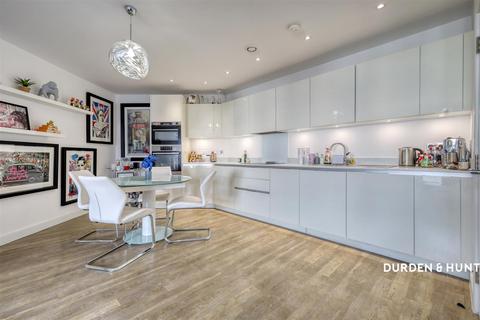 1 bedroom apartment for sale, Gubbins Lane, Harold Wood, RM3