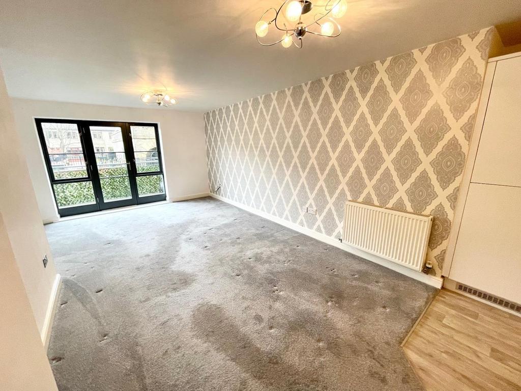 Lounge/Dining Area