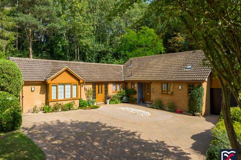 4 bedroom detached bungalow for sale, Tall Trees Close, Northampton NN4