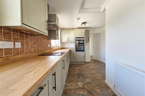 3 bedroom detached bungalow to rent, Ashford Bank, Claverley, Wolverhampton