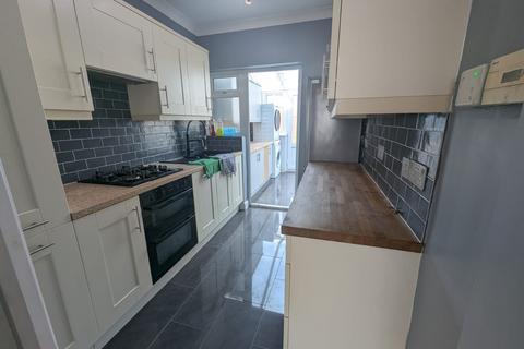 3 bedroom terraced house to rent, Thornton Heath, CR7