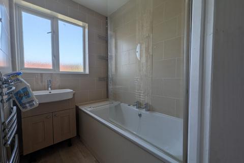3 bedroom terraced house to rent, Thornton Heath, CR7