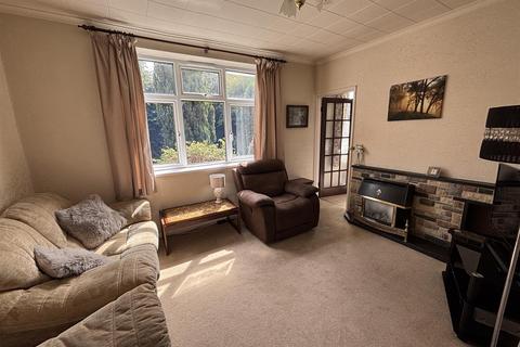 3 bedroom townhouse for sale, Coates Avenue, New Parks, Leicester