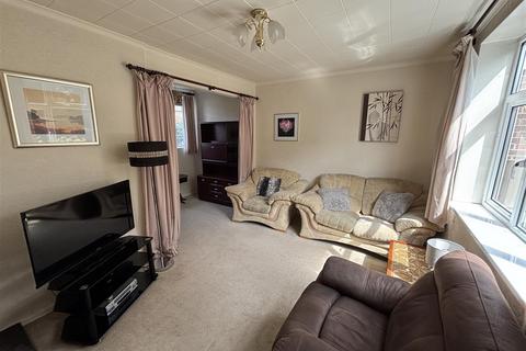 3 bedroom townhouse for sale, Coates Avenue, New Parks, Leicester