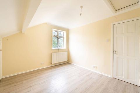 3 bedroom maisonette to rent, Carshalton Road, Mitcham Junction, Mitcham, CR4