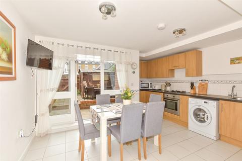 3 bedroom terraced house for sale, Stonebridge Road, Canterbury CT2