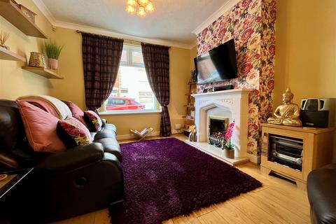 2 bedroom end of terrace house for sale, Rensburg Street, Hull