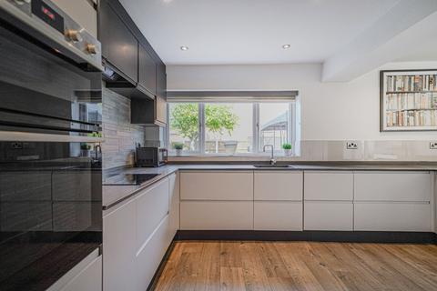 undefined, Paddocks Road, Hollywood