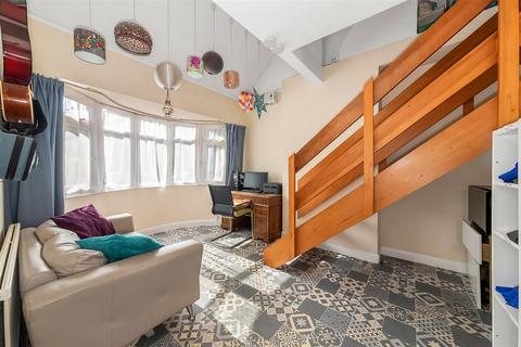 24 Ninehams Close, Caterham, CR3 5LQ