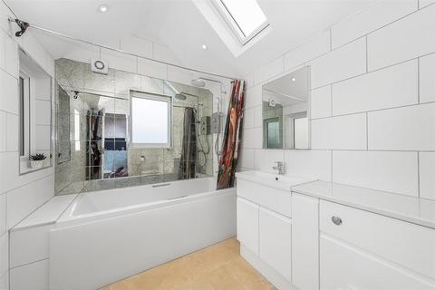 24 Ninehams Close, Caterham, CR3 5LQ